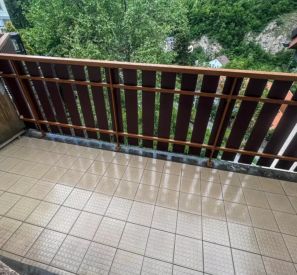 Balcon carrelé après traitement haute pression
